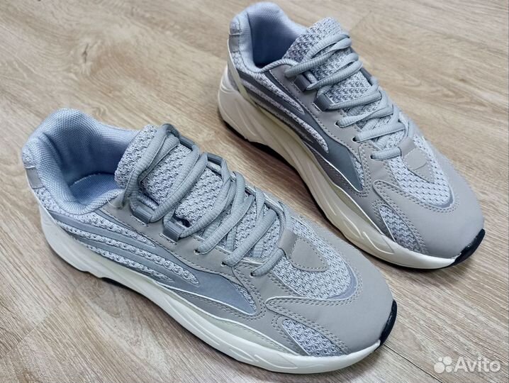 Кроссовки Adidas Yeezy Boost 700 v2