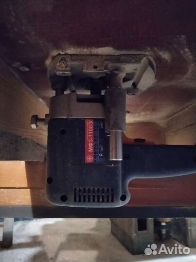 Ручной фрезер со столом для столярных работ