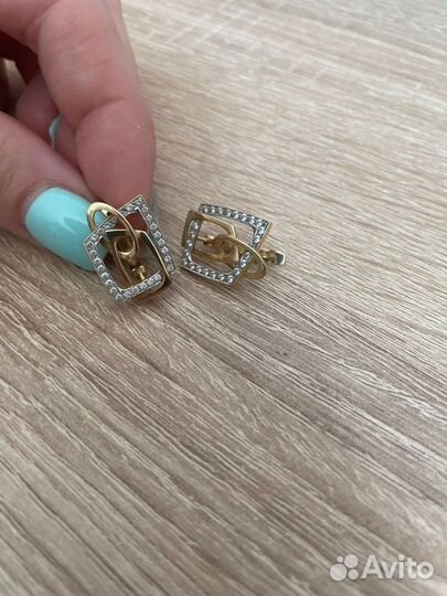 Золотые серьги