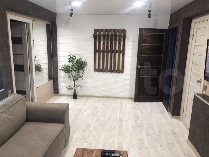 2-к. квартира, 42 м², 1/5 эт.