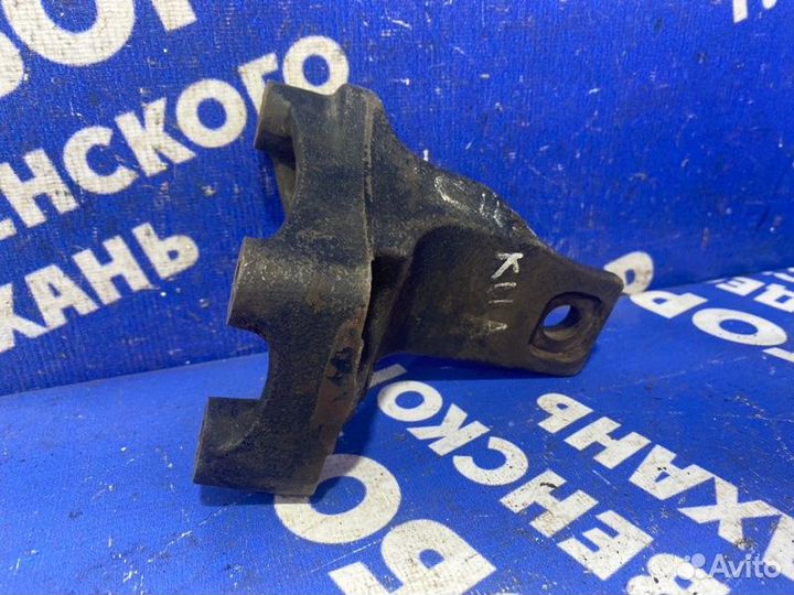 Кронштейн опоры двигателя Toyota Camry 40 седан