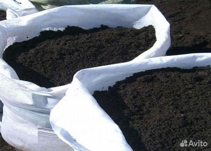 Чернозем в мешках и навоз