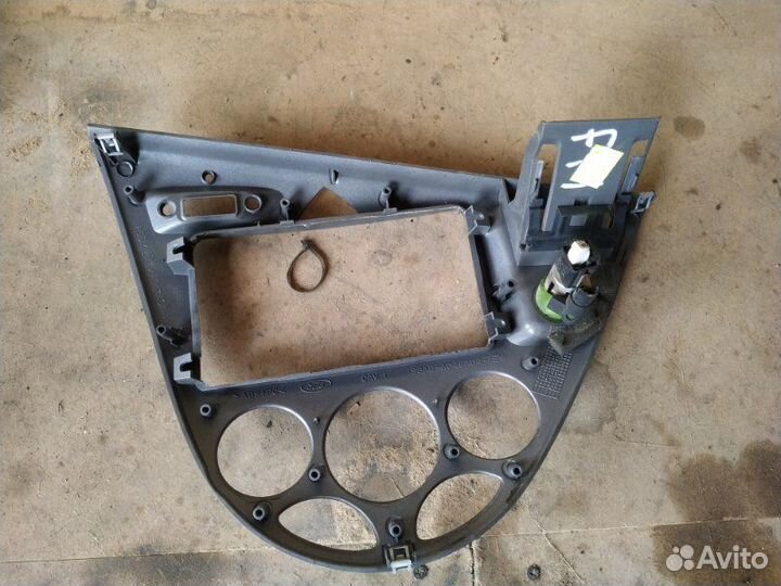 Рамка магнитолы Ford Focus 1 1.8 2003