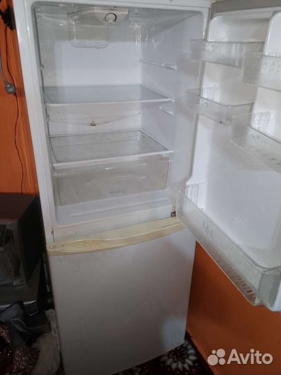 Холодильник бу елжи