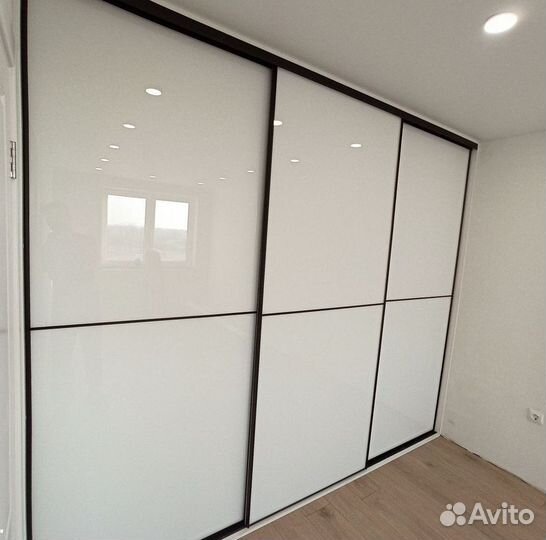 Шкаф с зеркалом