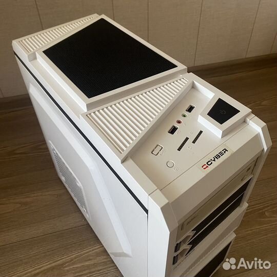 Игровой корпус для компьютера белый