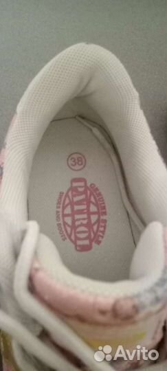 Кроссовки женские, новые, 38р