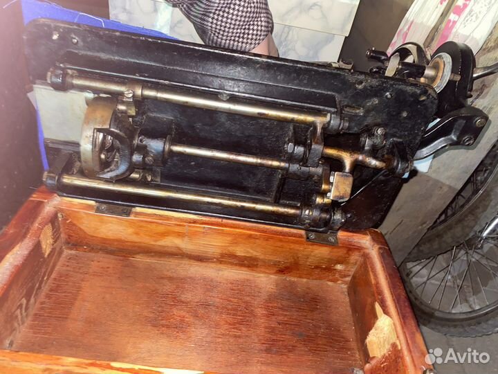 Швейная машина старинная
