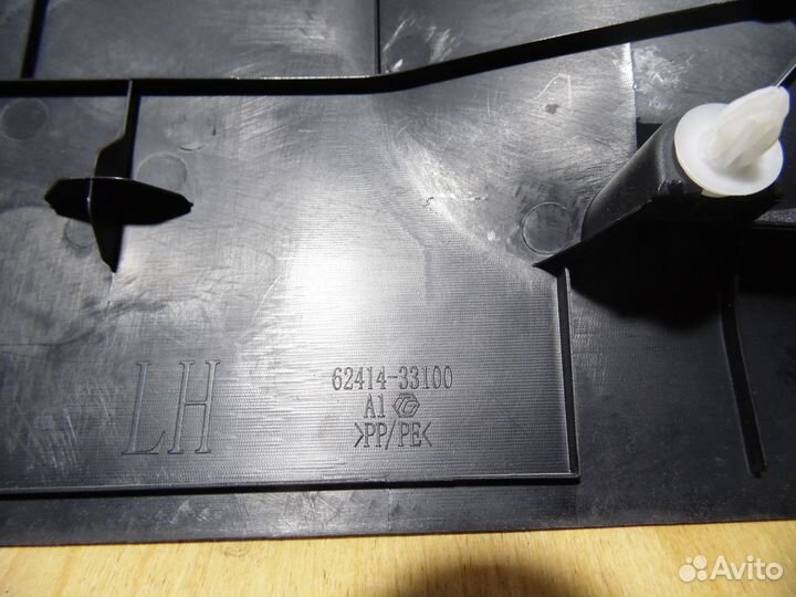 Накладка центральной стойки левая Тойота Камри 50