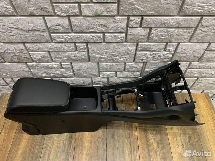 Skoda Kodiaq Консоль центральная с подлокотником