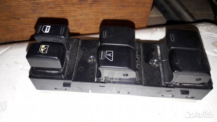 Блок упр. стеклоподъёмниками Nissan Х-трэйл