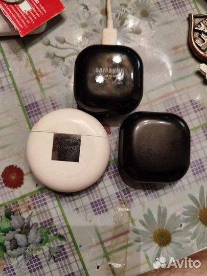 Кейсы для наушников разные