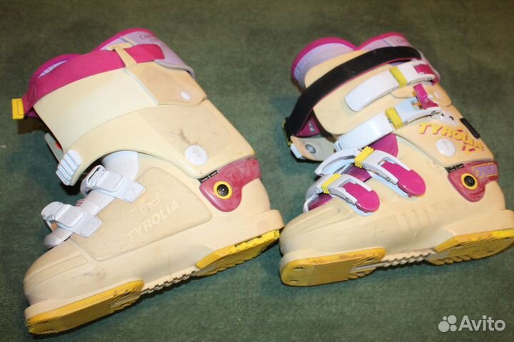 Горнолыжные ботинки 37-38(сломана застёжка)