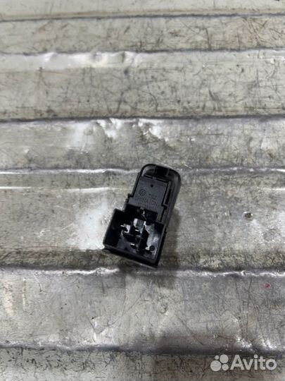 Кнопка стеклоподъёмника задняя левая Volkswagen