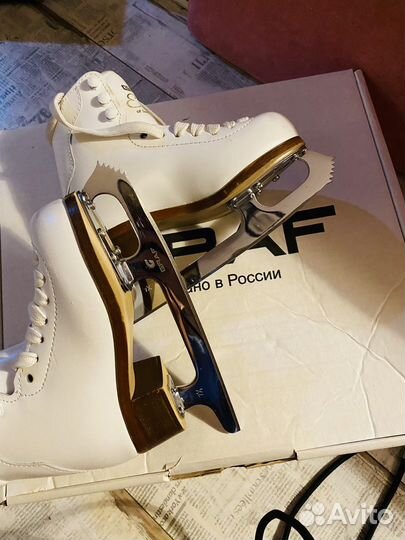 Фигурные коньки graf