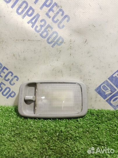 Плафон подсветки салона задний правый Toyota