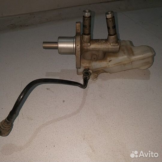 Главный тормозной цилиндр с бачком Ford Focus 2