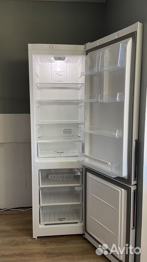 Холодильник hotpoint ariston бу