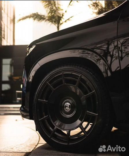 Кованые диски R24 на Кадиллак Cadillac Escalade