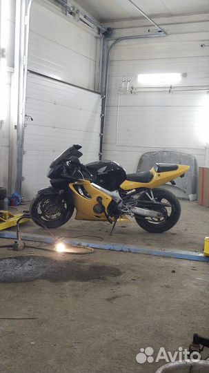 Honda cbr 600f4