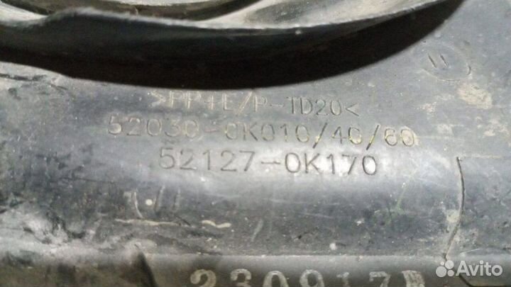 Рамка противотуманной фары правая Toyota Hilux V3