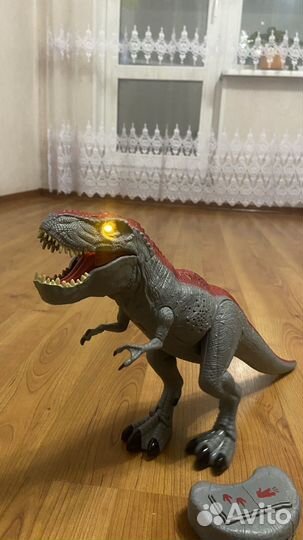 Динозавр игрушка с пультом управления