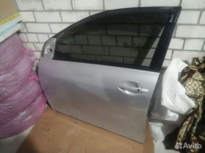 Двери на Toyota corolla fielder 141 перед