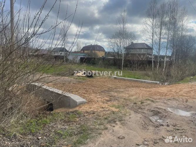 Заезд на участок с бетонными откосами