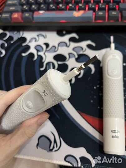 Электрическая зубная щетка oral b