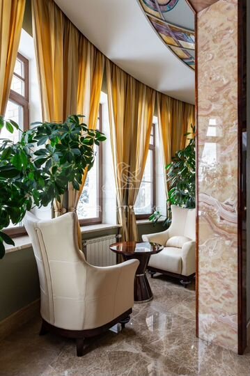 Коттедж 540 м² на участке 12 сот.