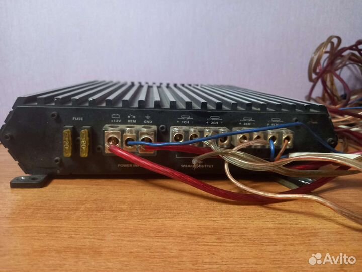 Автомобильный усилитель звука