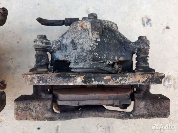 Суппорт тормозной land rover freelander 1