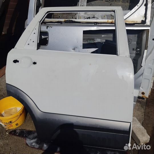 Дверь левая задняя Kia Mohave 770032J010