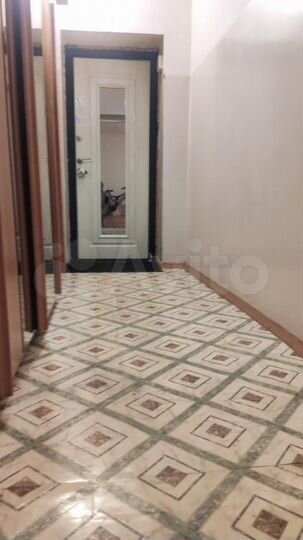 Доля в 3-к. квартире, 98,4 м², 1/5 эт.