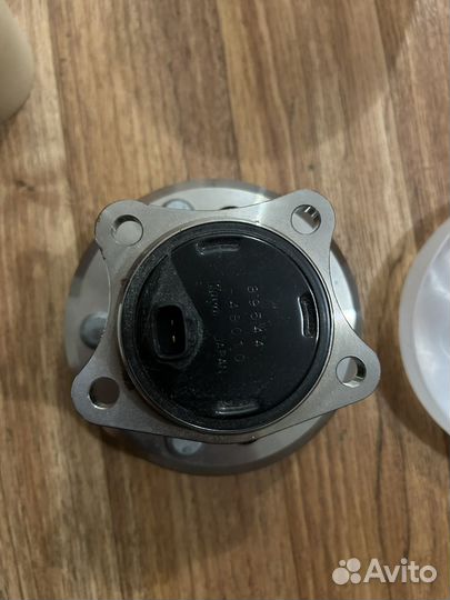 Задняя левая ступица camry