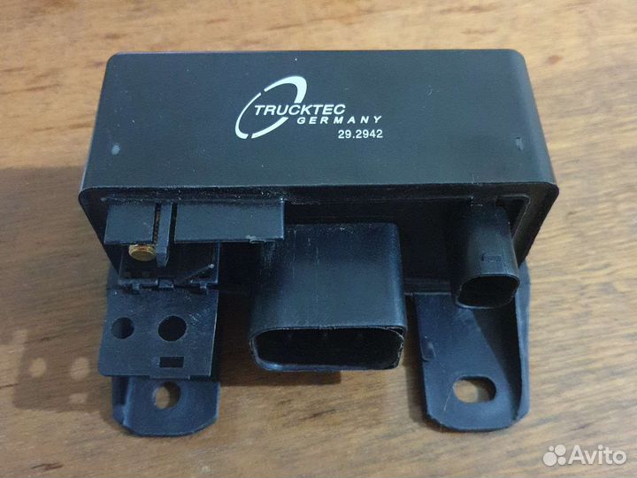 Реле свечей накала 0242282 на Mercedes-Benz