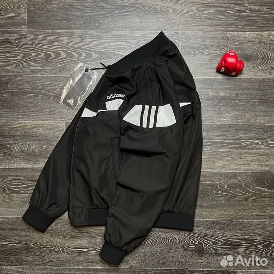 Ветровка мужская Adidas из 90-х