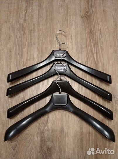 Вешалка плечики тремпель для верхней одежды