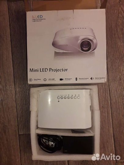 Мини проектор 802,новый