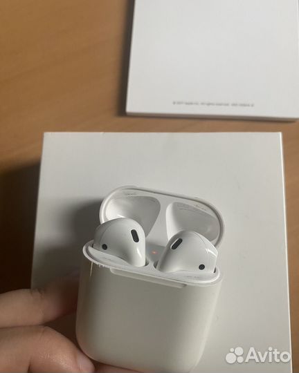 2 пары AirPods 1