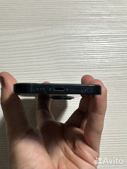 Телефон iPhone 13