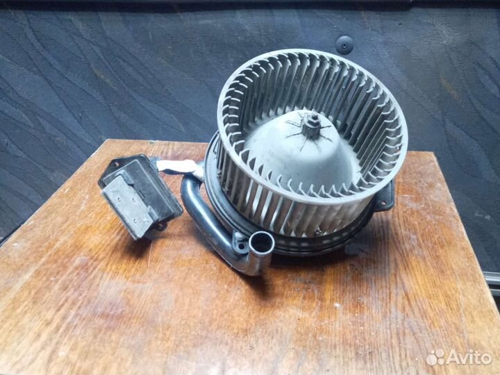 Моторчик отопителя Mazda 323