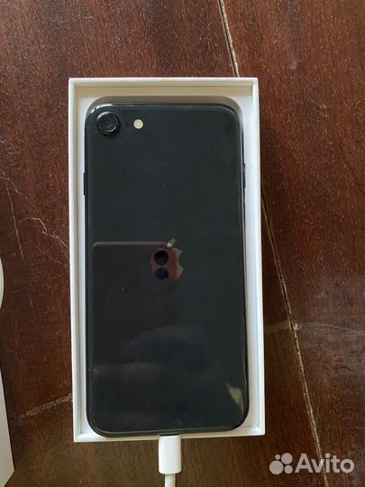 Телефон iPhone se 2020 64 Gb
