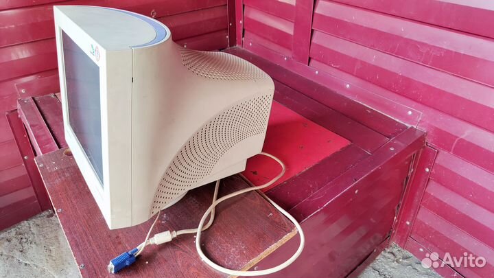 Монитор Samsung SyncMaster 757MB S