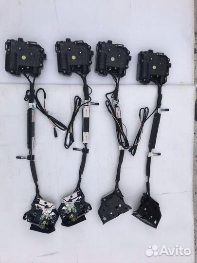 Land Cruiser 200 Доводчики дверей штатные V2NG2