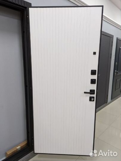 Дверь входная Вертикаль