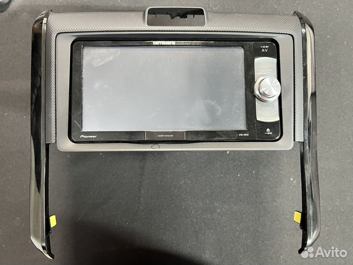 Продам магнитолу Pioneer avic-RW33 вместе с рамкой