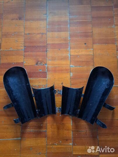 Наручи, кафтан, подшлемник