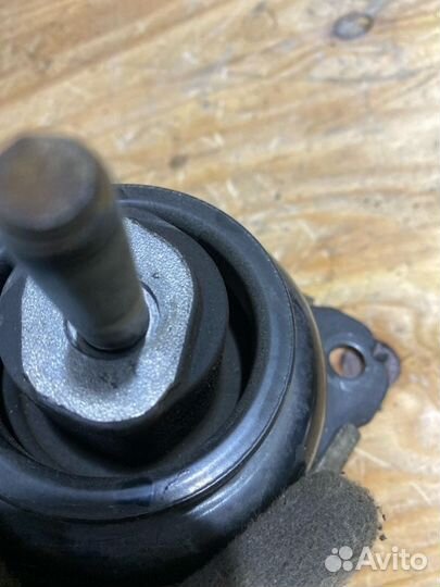 Подушка двигателя Volkswagen Touareg 7LA BAR 2008