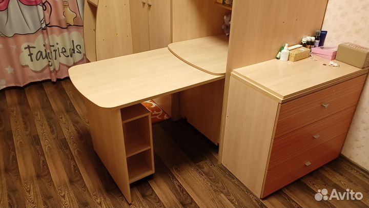 Детская кровать чердак со столом и шкафом бу